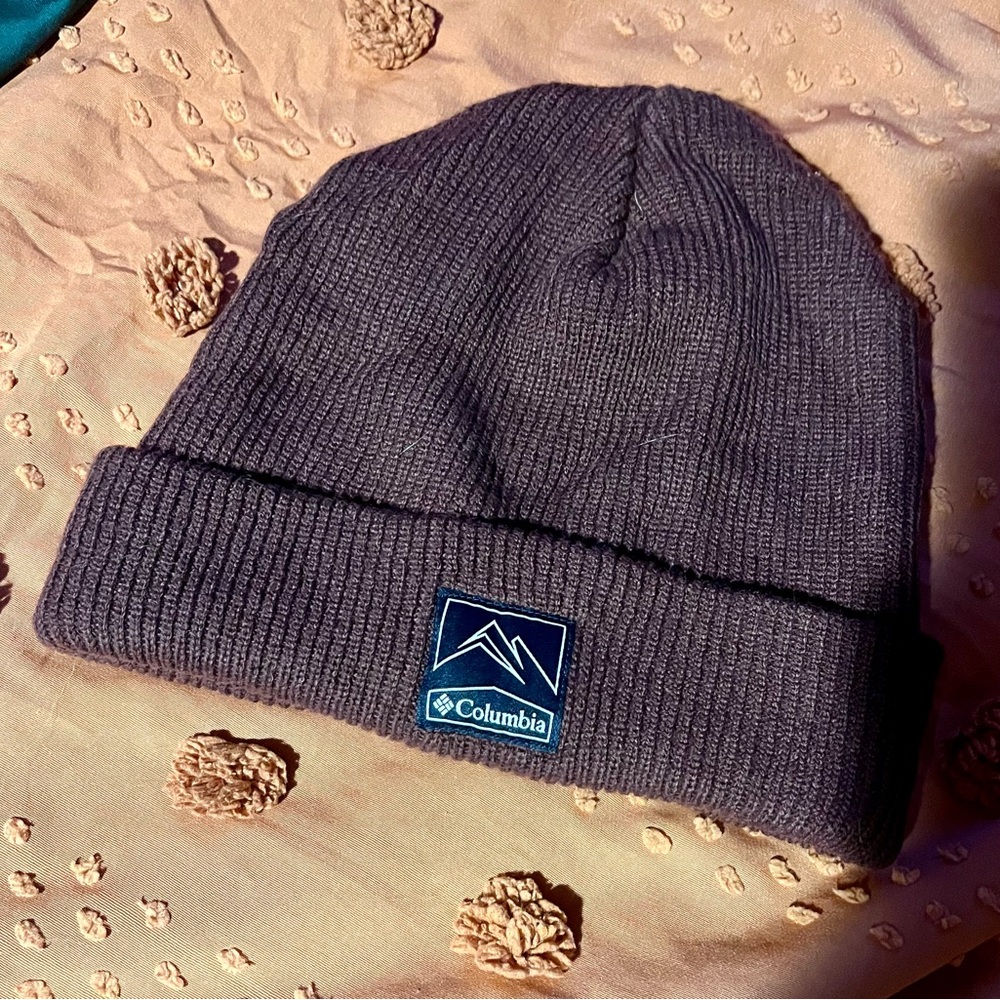 Columbia burgundy Beanie